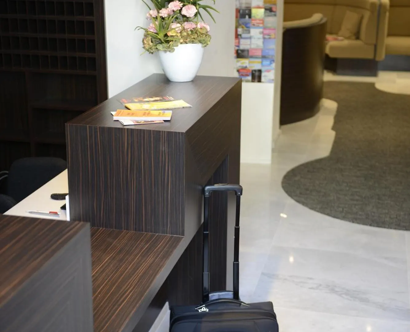 ניס Hotel & Appartements Monsigny